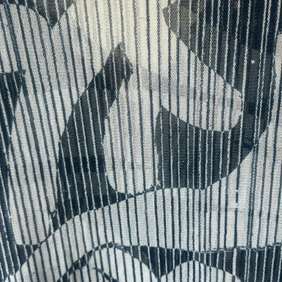 Alfani Blue and White Geometric Print Nylon Mesh V Neck Blouse Size Small - Picture 2 of 5